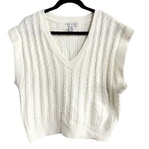 Cupcakes and Cashmere Ivory Oversized Knit V-Neck Sleeveless Pullover Sweater L